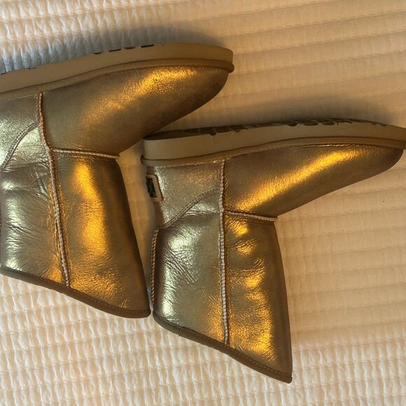 Cosy Gold Leather Boot - Picture 3 of 9